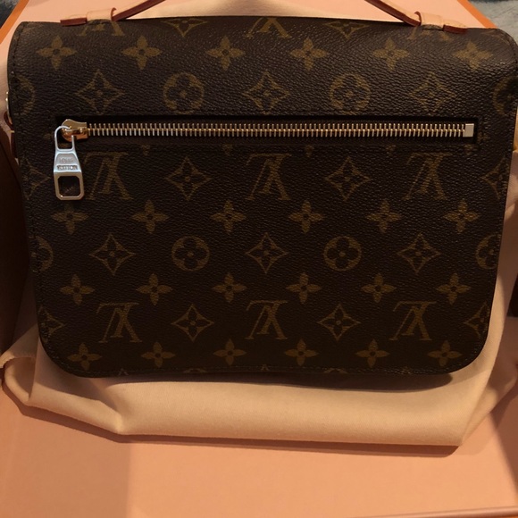 ✨New Gorgeous LV Pochette Metis ✨ - Picture 3 of 8